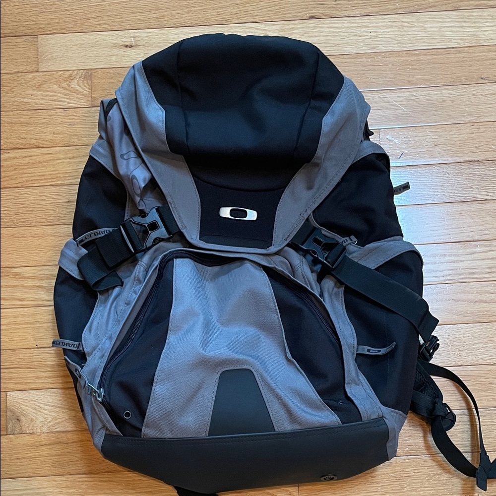Oakley Men's Dual-Tone Backpack
